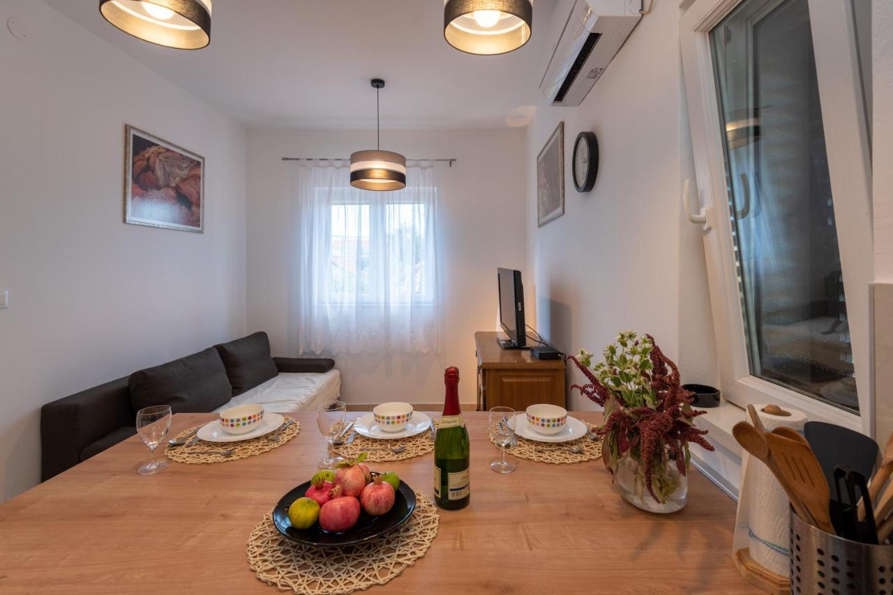 Apartman Tribunj Tribalj Exterior foto